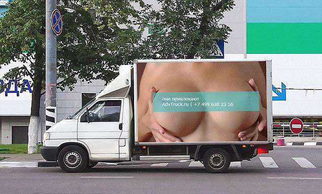 Truck in Russia with advert from AdvTruck.ru