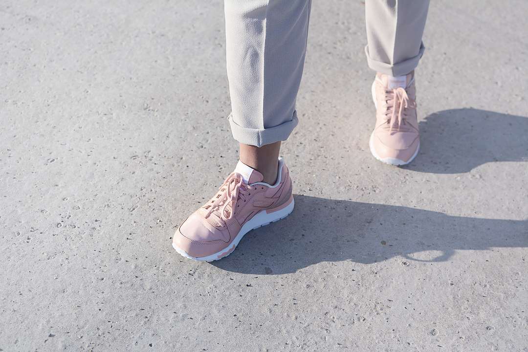 reebok gl 6000 sneakers, pink sneakers, grey trousers, style a suit