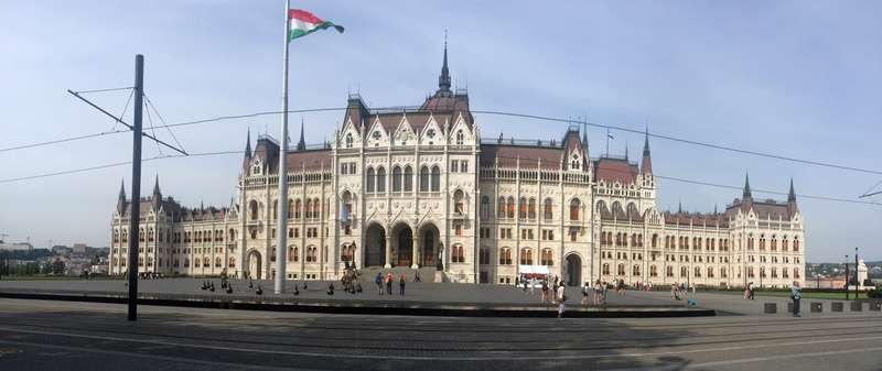Budapest Low Cost - Blogs de Hungria - Día 1. Parlamento, Plaza de la Libertad, Basílica, Gran Sinagoga y termas. (2)