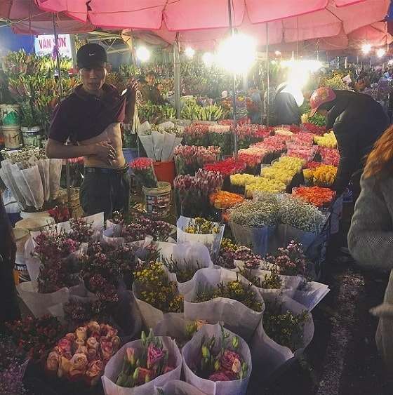 Quang-Ba-flower-market