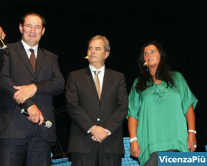 Giancarlo Galan, Achille Variati e Susanna Gemmo in un evento al teatro comunale di Vicenza