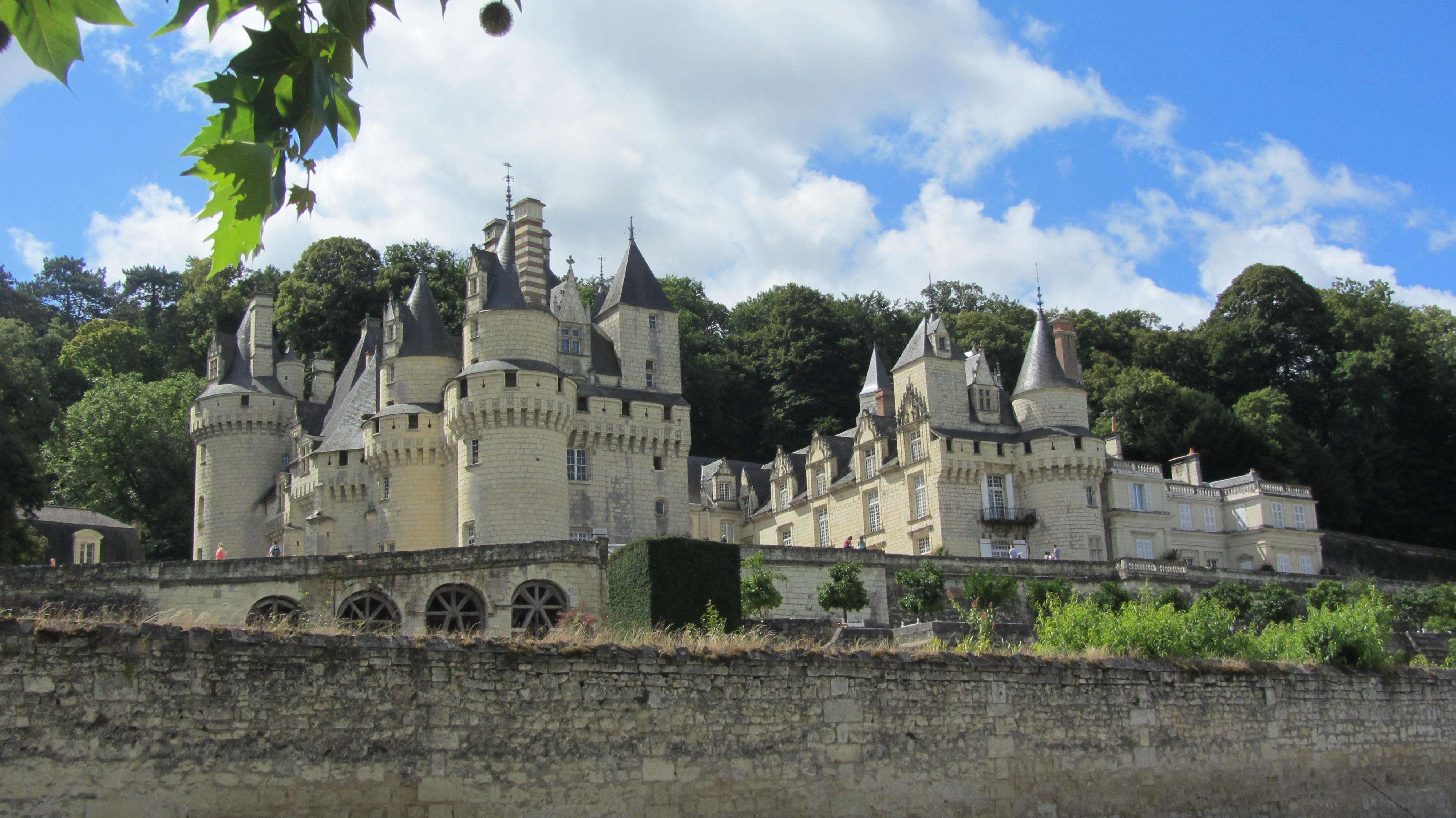 Ruta en coche de 10 días por el Valle de la Dordoña y el Valle del Loira - Blogs de Francia - DÍA 7: Tours – Chinon – Castillo de Ussé – Saumur – Nantes – La Rochelle. (2)