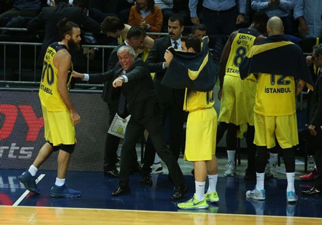 Zeljko Obradovic sa come spronare Gigi Datome (Foto: Fenerbahçe)