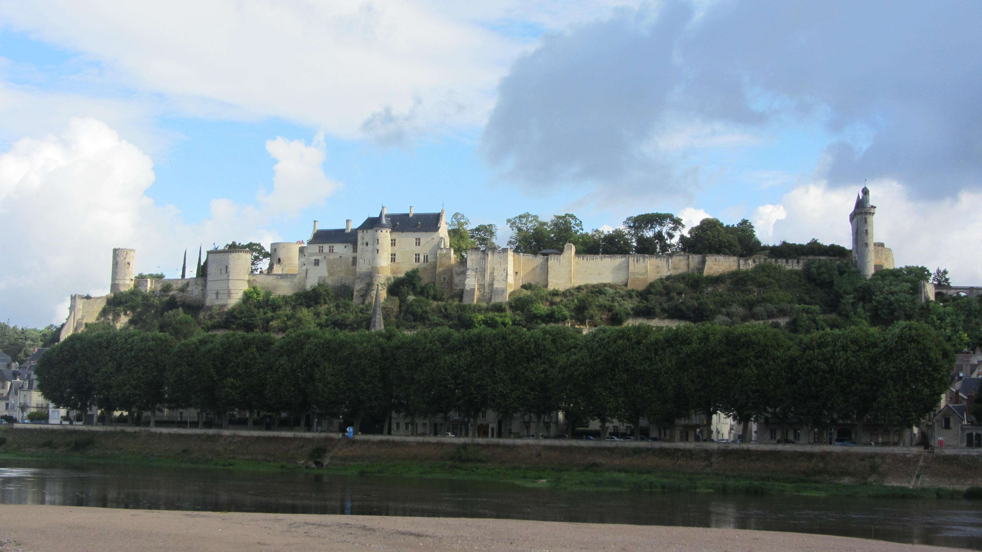 Ruta en coche de 10 días por el Valle de la Dordoña y el Valle del Loira - Blogs de Francia - DÍA 7: Tours – Chinon – Castillo de Ussé – Saumur – Nantes – La Rochelle. (1)