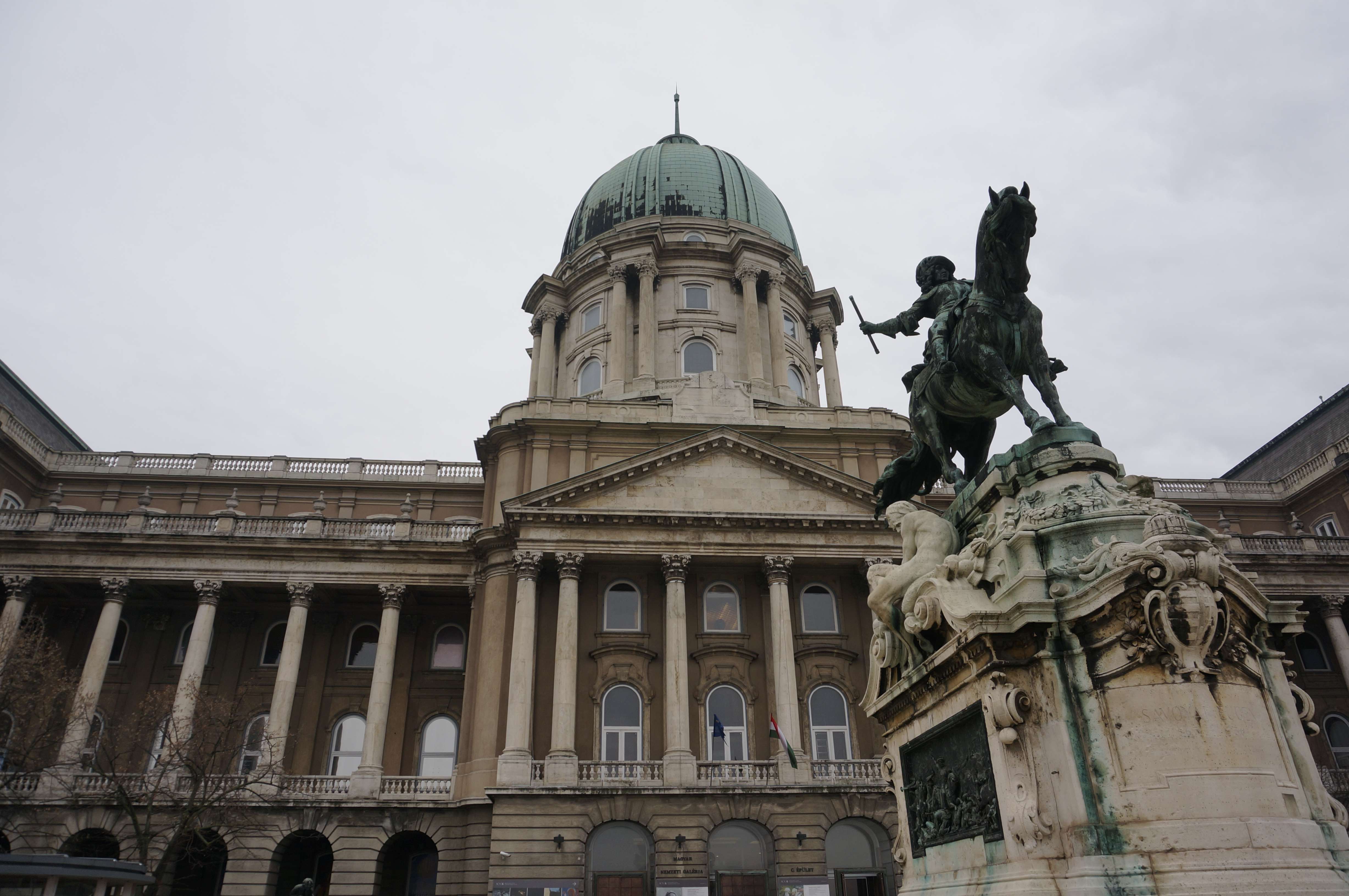 Praga, Viena y Budapest en 1 semana: Diciembre de luces e historia - Blogs de Europa Este - Dia 6 - Budapest: Colina de Buda, parte de Pest y Ruin Bar (3)