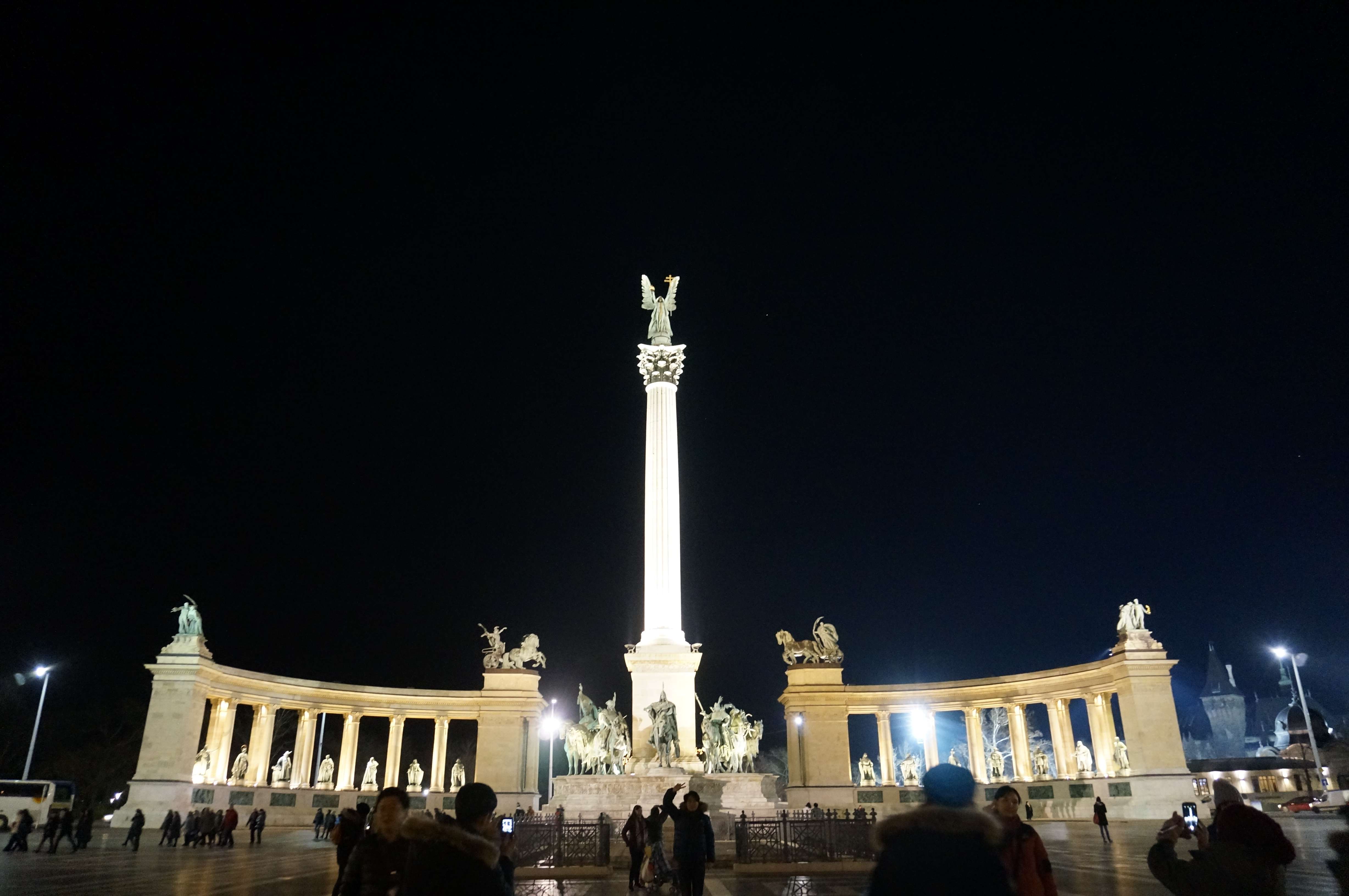 Praga, Viena y Budapest en 1 semana: Diciembre de luces e historia - Blogs de Europa Este - Día 5 - Budapest: Mercado y Baños Szechényi (4)