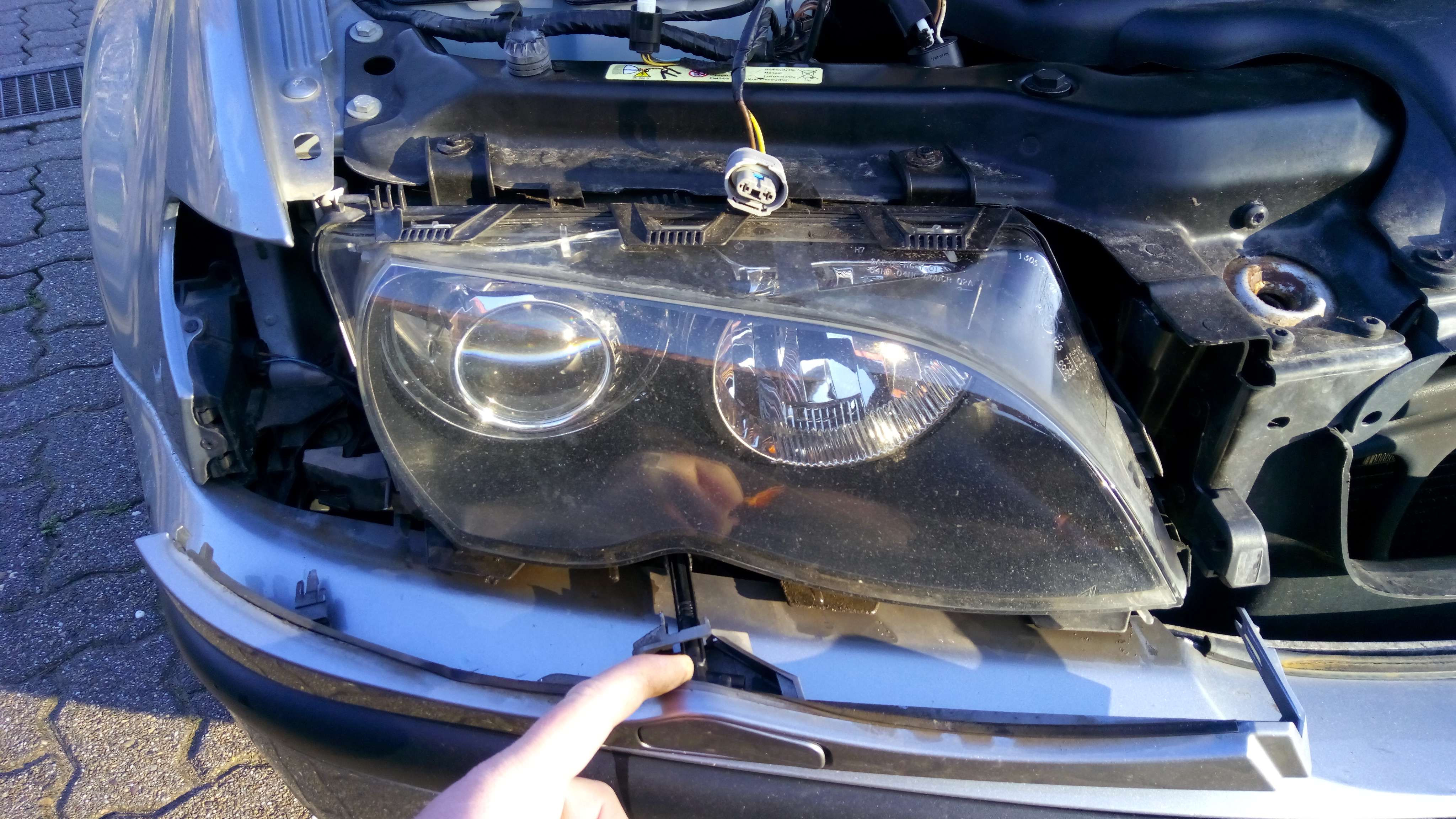 [E46] Jak wyjąć lampy przedni z xenonem BMW E46 Forum