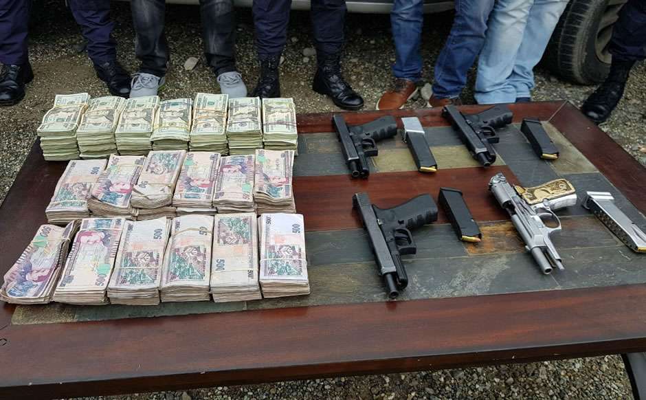 Capturan a siete hombres con dinero y armas en La Ceiba